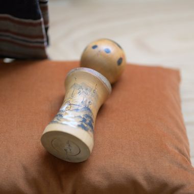 Kokeshi aux yeux ronds