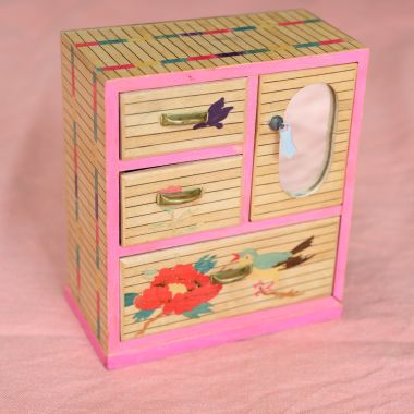 Mini armoire vintage japonaise